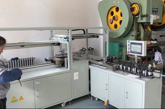 Tính thực tiễn mạnh mẽ Máy sản xuất bộ lọc không khí 220V Tiêu chuẩn CE